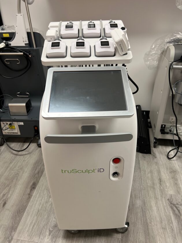 The 2020 Cutera Trusculpt iD Monopolar RF Body Contouring system is an innovative non-invasive device designed for personalized fat reduction